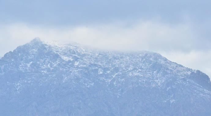Spil Dağı&#039;na kar yağdı