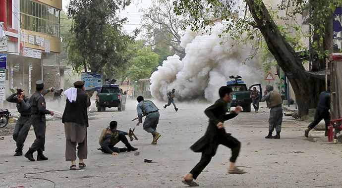 Afganistan&#039;da terör örgütü Taliban sivilleri vurdu
