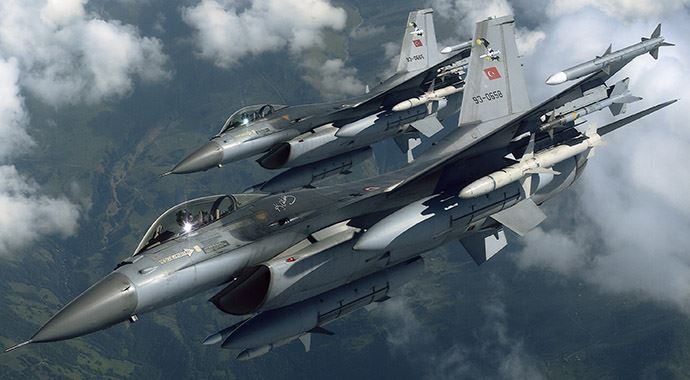 Türk jetlerini taciz eden Yunan jetlerine karşılık verildi