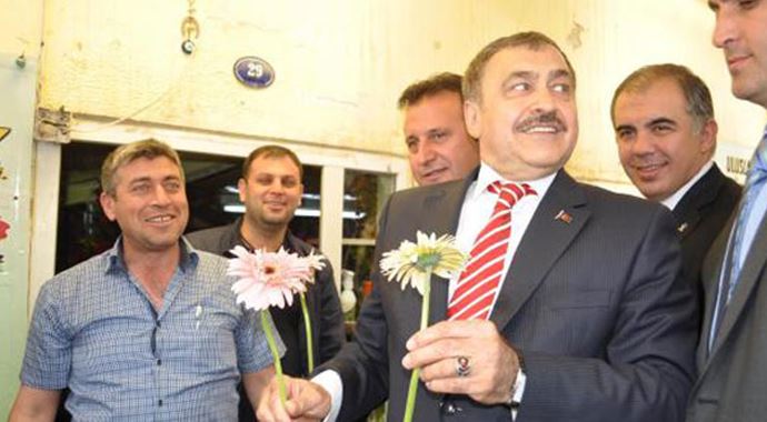 Bakan Eroğlu çiçeklerle mesaj verdi