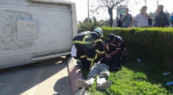 Gaziantep&#039;te işçi servisi kaza yaptı! 27 yaralı 