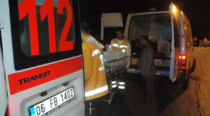 Belediyeye ait kamyonla çarpışan araç dere yatağına uçtu: 2 ölü