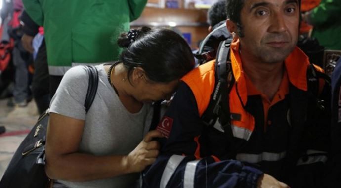 Nepal&#039;deki Türk ekipler arama kurtarma çalışmalarını sürdürüyor