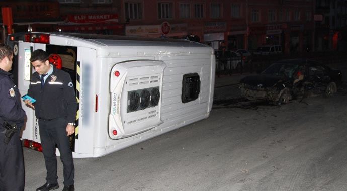 Üsküdar&#039;daki Başbakanlık konutu yakınında kaza: 4 yaralı