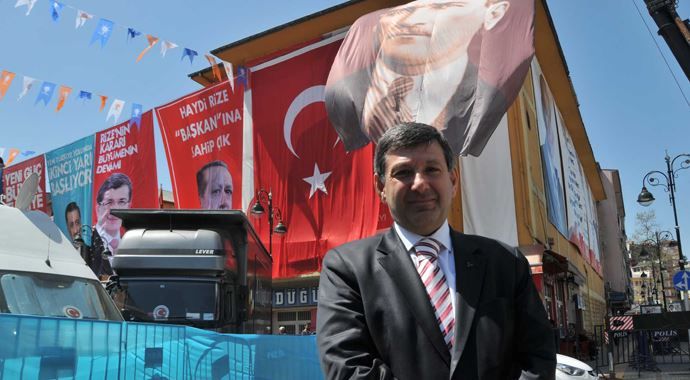 MHP&#039;li aday posterini kapatan AK partililere teşekkür etti