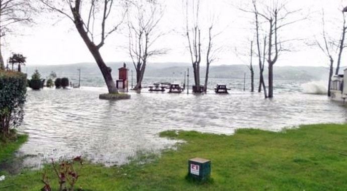Sapanca gölü taştı evler su altında kaldı