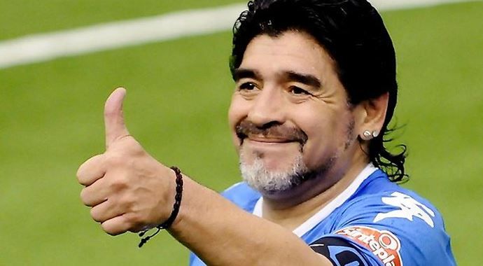 Maradona sahalara dönüyor