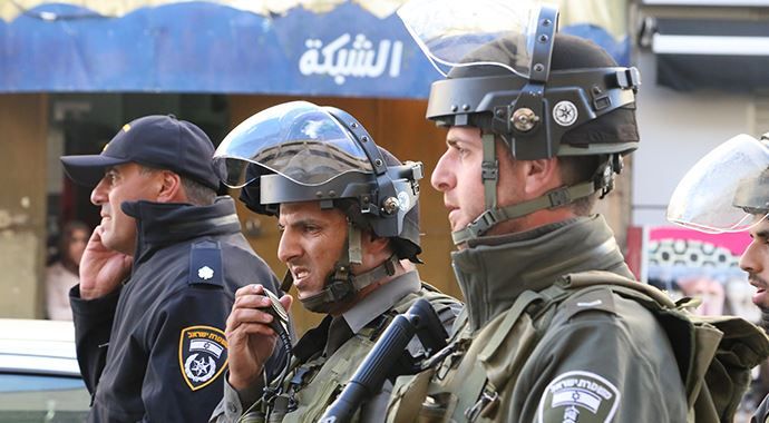 İşgalci İsrail güçleri, bir Filistinli&#039;yi gözalına aldı