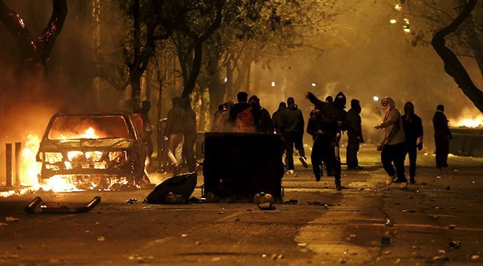 Syriza&#039;yı beğenmeyen anarşistler Atina&#039;yı ateşe verdi