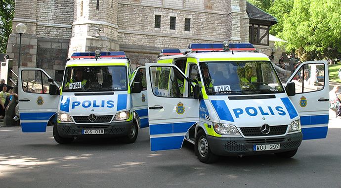 İsveç&#039;te polis aracı 4 öğrenciyi ezdi