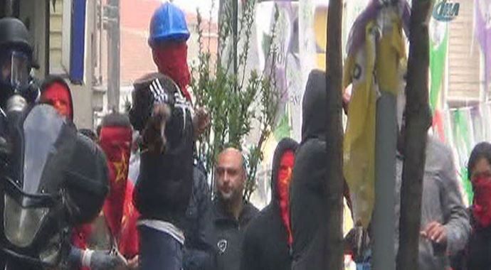 İstanbul&#039;da polise molotoflu saldırı