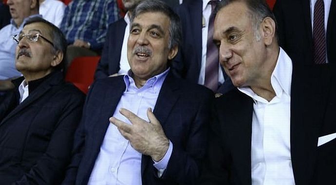 Abdullah Gül, G.Saray maçını izledi
