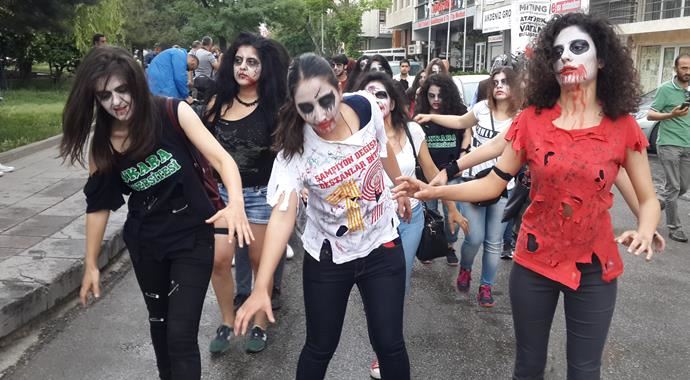Ankara sokaklarında &#039;zombi&#039; eylemi