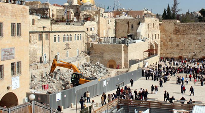 İsrail, Burak Duvarı&#039;nın olduğu bölüme köprü inşa etmeye başladı