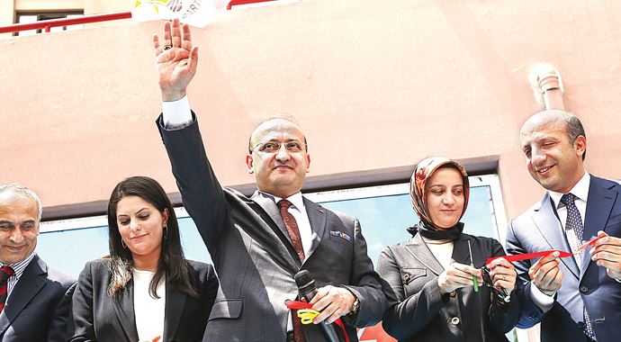 Yalçın Akdoğan: Demirtaş kıblesini Nişantaşı&#039;na çevirdi