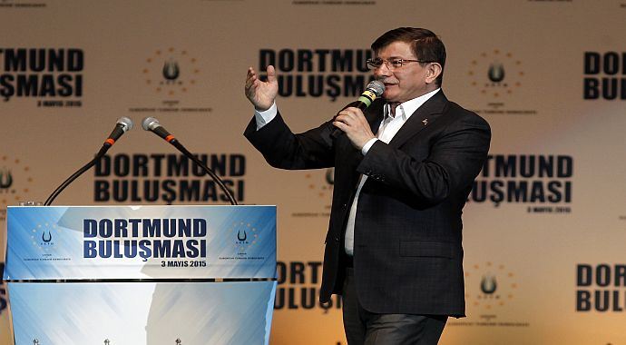 Ahmet Davutoğlu&#039;ndan gurbetçilere müjde üstüne müjde