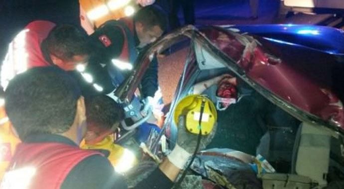 Bursa&#039;da TIR ile otomobil çarpıştı: 1 ölü