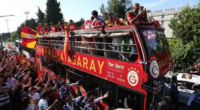 Galatasaray şampiyonluk kutlamaları için yola çıktı