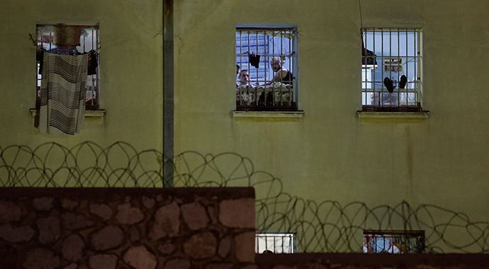 Yunanistan&#039;da cezaevinde kavga: 2 ölü, 21 yaralı