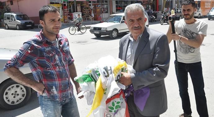 HDP&#039;nin seçim bayraklarını kesip, yakmaya çalıştılar!