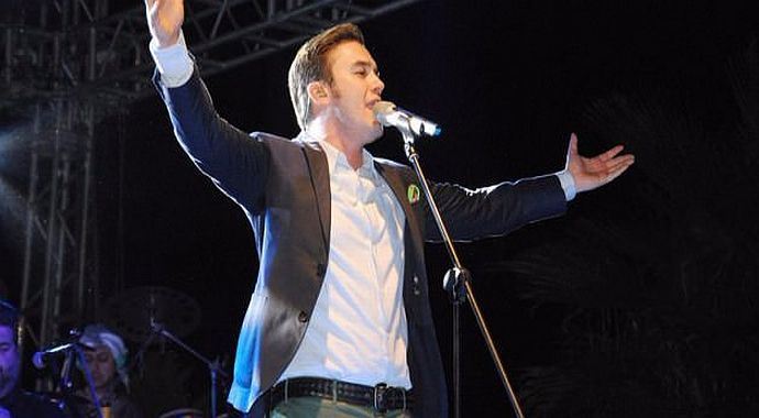 Mustafa Ceceli konserinde ortalık karıştı