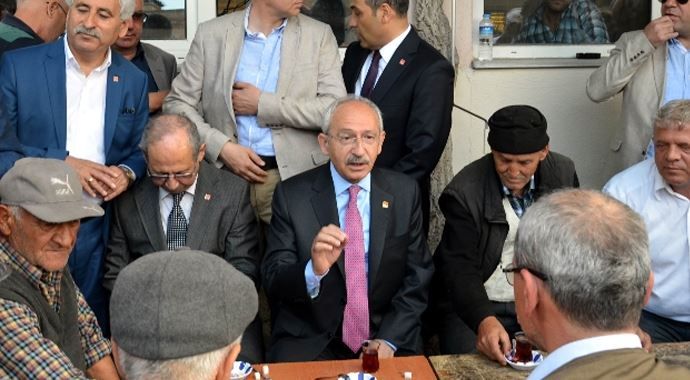 Kılıçdaroğlu vatandaşlarla sohbet etti