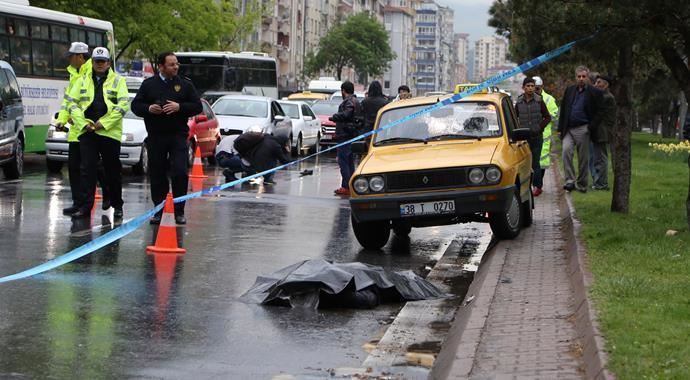 Kayseri&#039;de kamyonetin çarptığı kişi öldü
