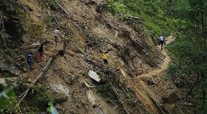 Nepal&#039;de toprak kayması: 15 ölü