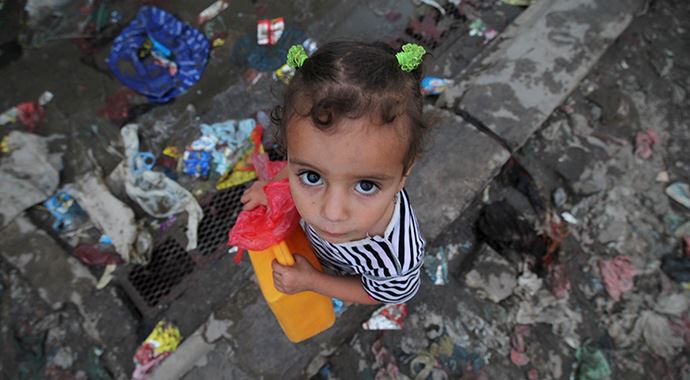 Yemen&#039;de çocuklar hastalıklarla boğuşuyor