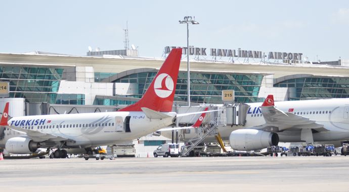 Atatürk Havalimanı&#039;nda oy verme işlemi sürüyor