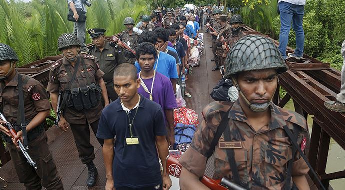 Myanmar, terk edilmiş göçmenleri Bangladeş&#039;e gönderiyor