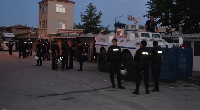Edirne&#039;de büyük çaplı operasyon: 100 gözaltı