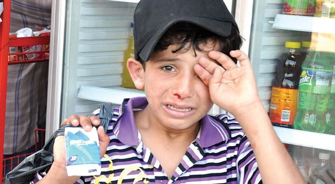 Bergüzar Korel&#039;den Suriyeli çocuğa destek