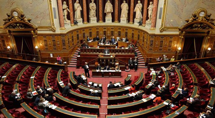Fransa&#039;da istihbarat yasası onaylandı