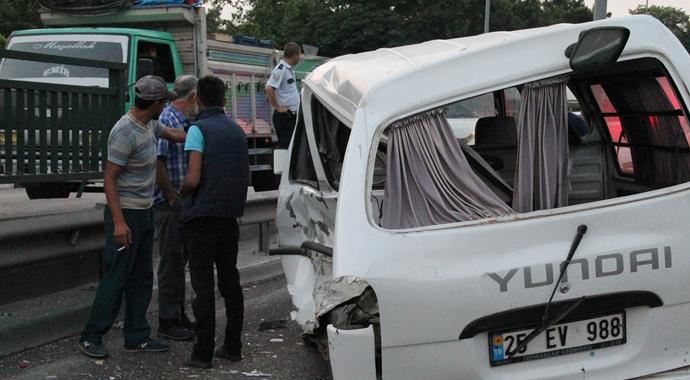 Bursa&#039;da zincirleme kaza: 3 yaralı
