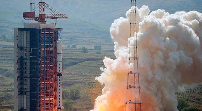 Çin uzaya iki uydu daha gönderdi!