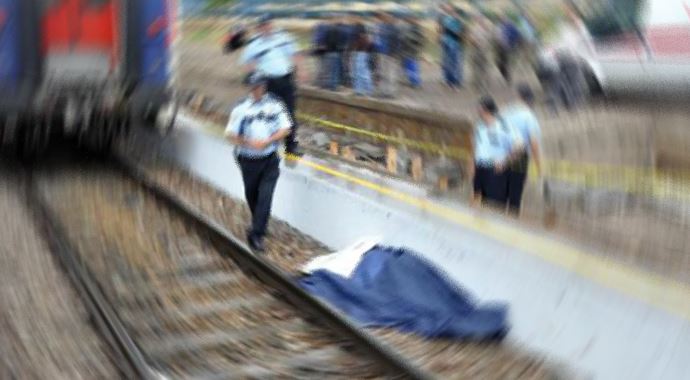 Trenin altında kalan kadın öldü