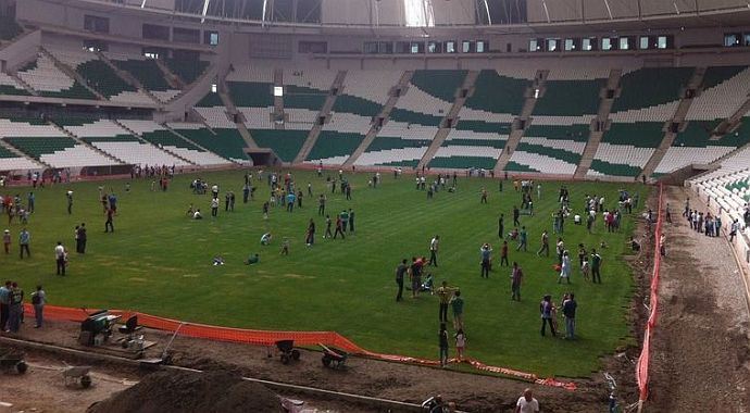 Ziyaretçilere açılan Timsah Arena&#039;da zemin hasar gördü