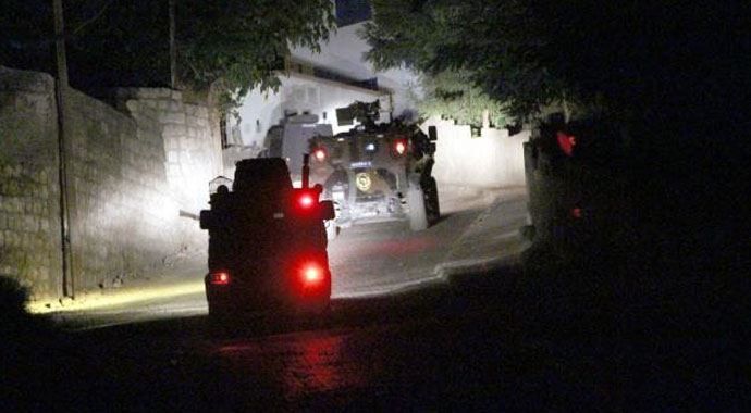 Şırnak&#039;ta polis servisine bombalı saldırı düzenledi