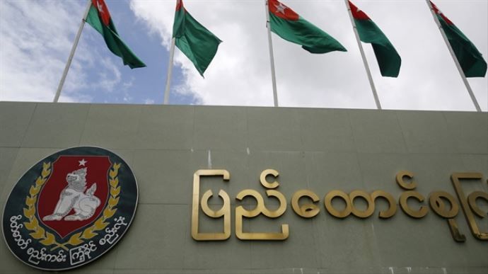 Myanmar&#039;da ordu iktidar parti binasını kuşattı