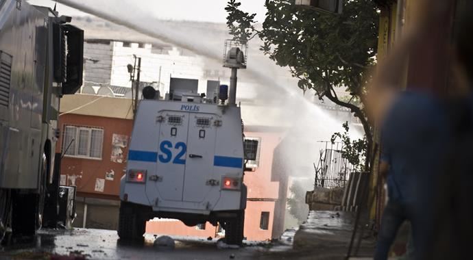 Gaziantep karıştı, polis PKK yandaşlarına müdahale etti