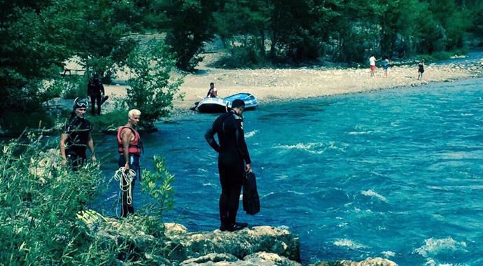Antalya&#039;da nehre giren genç kayboldu