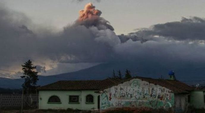 Ekvador&#039;da yüz binlerce kişi yanardağ tehdidi altında