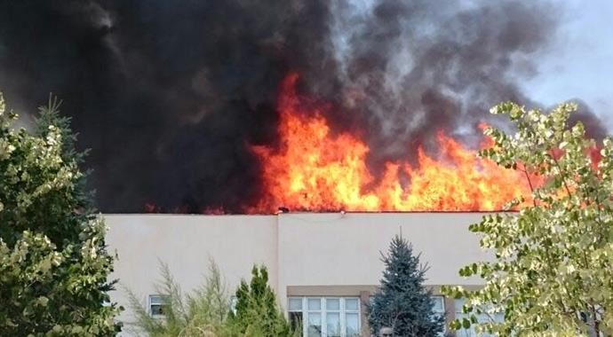 Selçuk Üniversitesi&#039;nde korkutan yangın