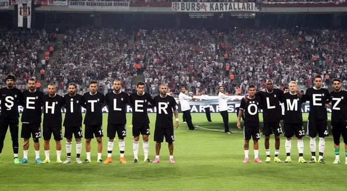 Beşiktaş şehitleri unutmadı