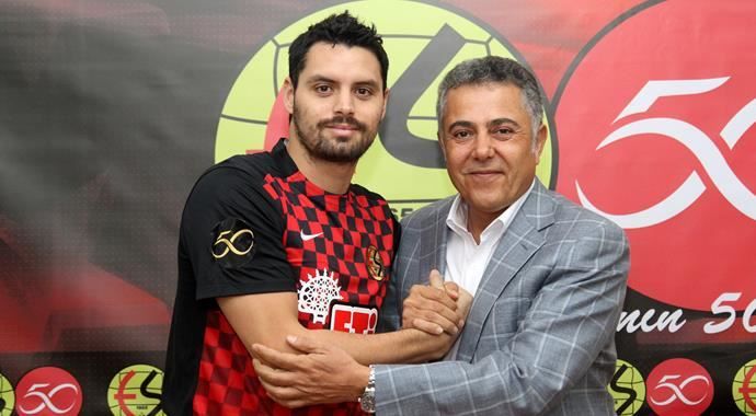 Eskişehirspor, Pinto ile 3 yıllık sözleşme imzaladı