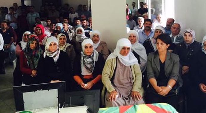 HDP&#039;li vekil teröristin ailesine başsağlığına gitti!