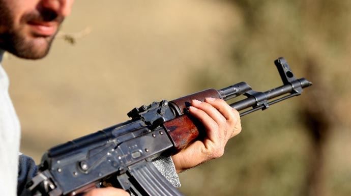 Bingöl&#039;de 1 PKK&#039;lı silahlarıyla birlikte teslim oldu