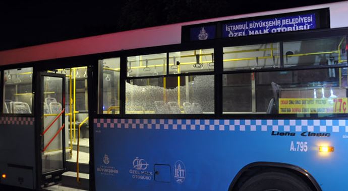 Okmeydanı&#039;nda yolcu otobüsüne molotoflu saldırı