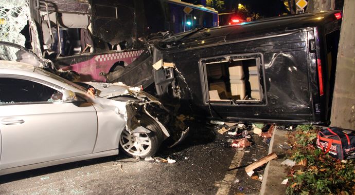 Dolmabahçe&#039;de feci kaza: 2 ölü, 7 yaralı
